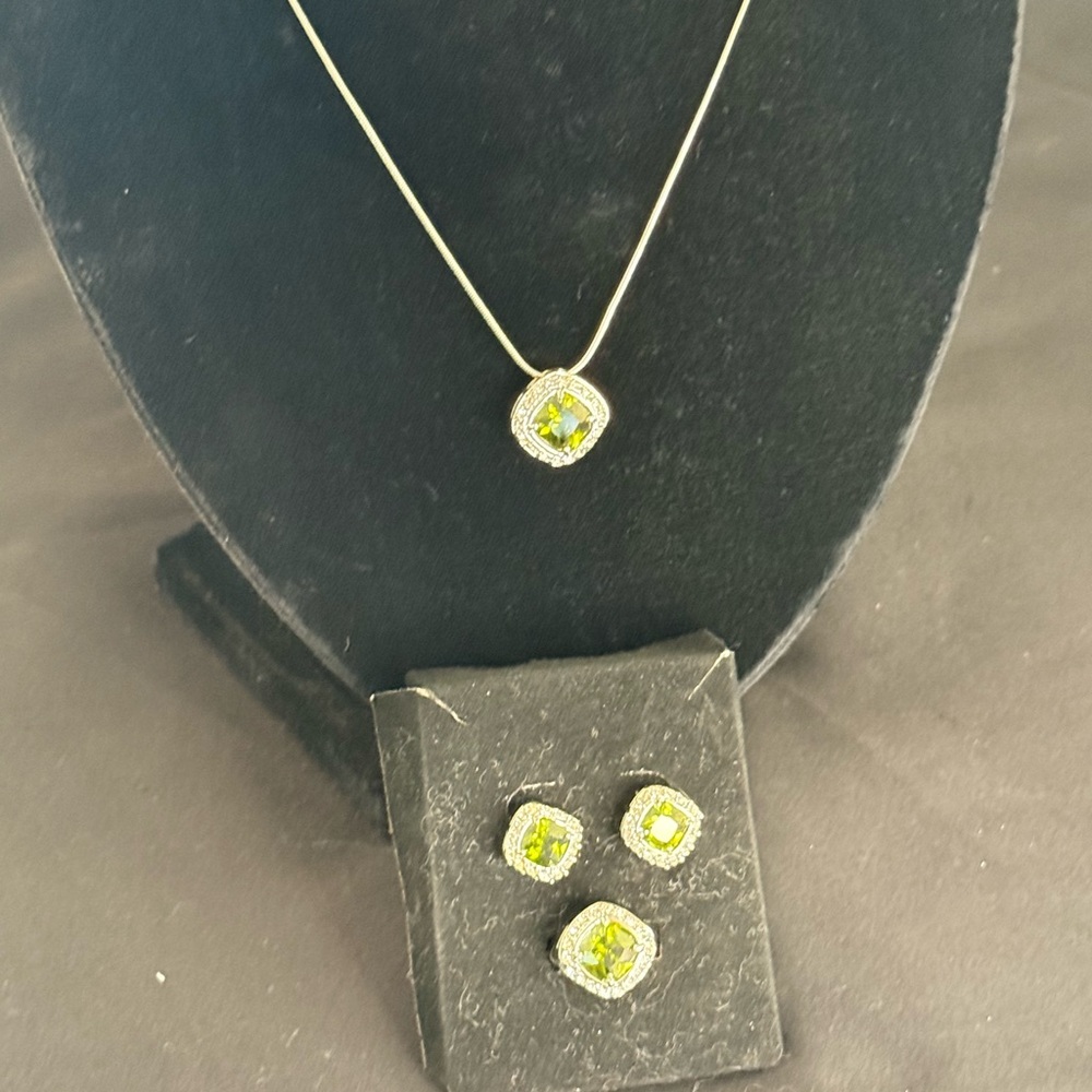 Elegant Silver and Green Jewelry Set